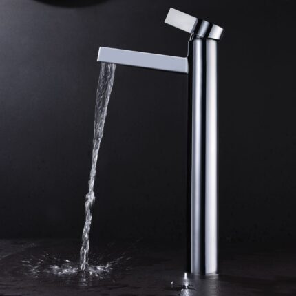 Grifos de lavabo con caño alto.