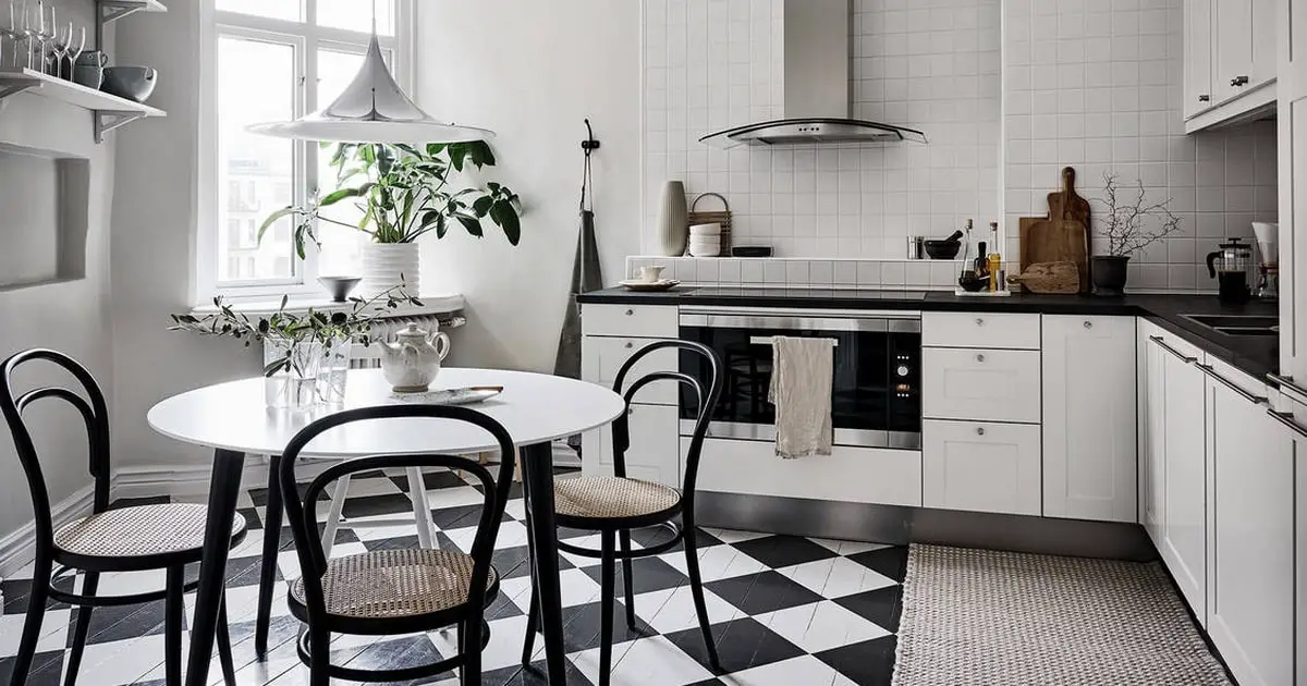 Cocina blanca y negra