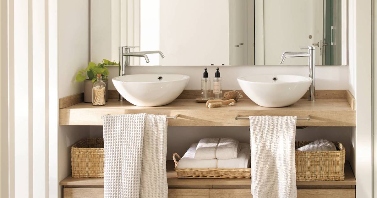 El estilo feng shui se basa en colores suaves y neutros en tu baño.