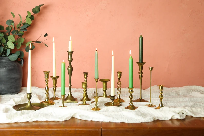 Velas en candelabros