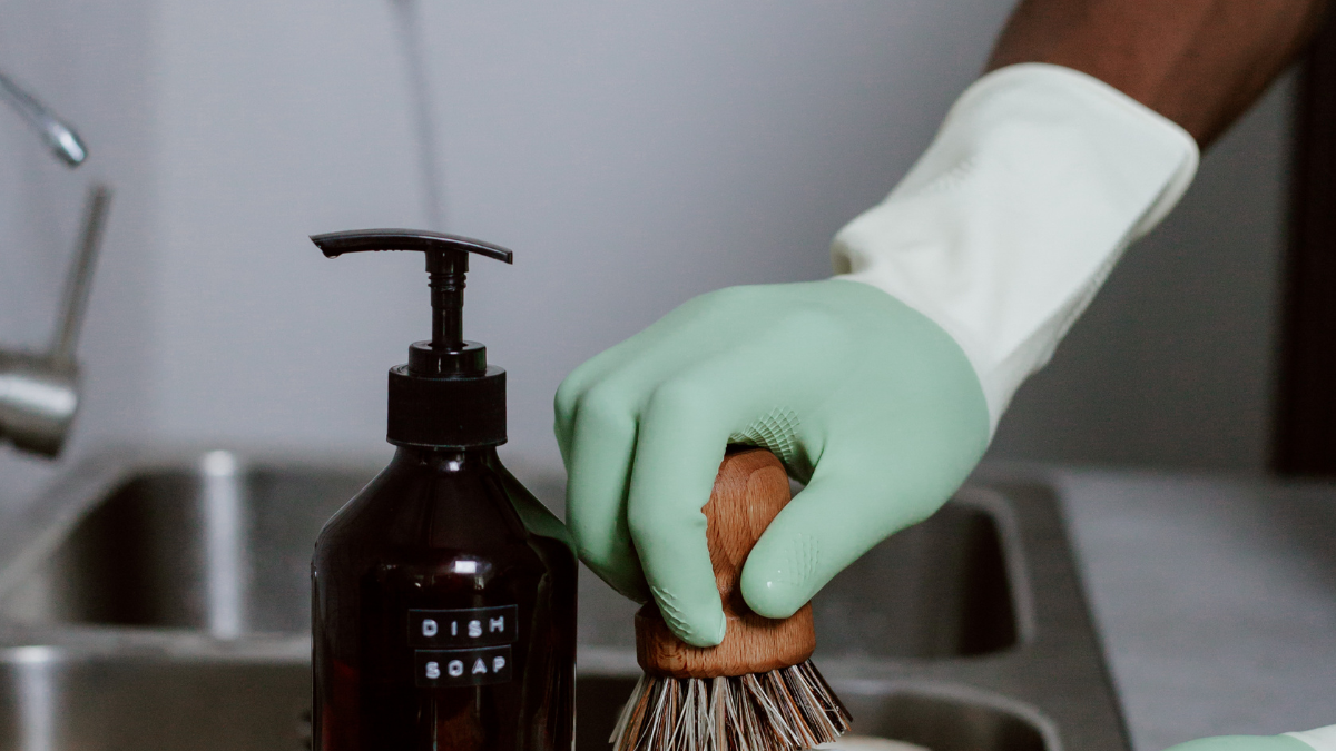 Limpiar los grifos de la cocina