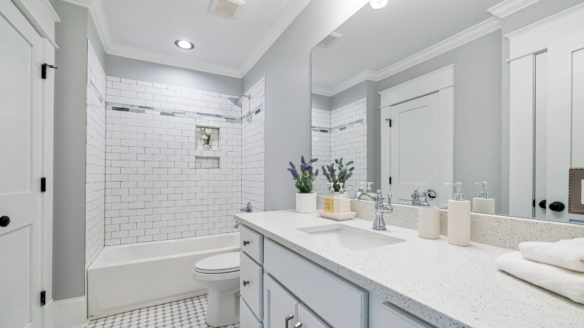 Decorar un baño blanco