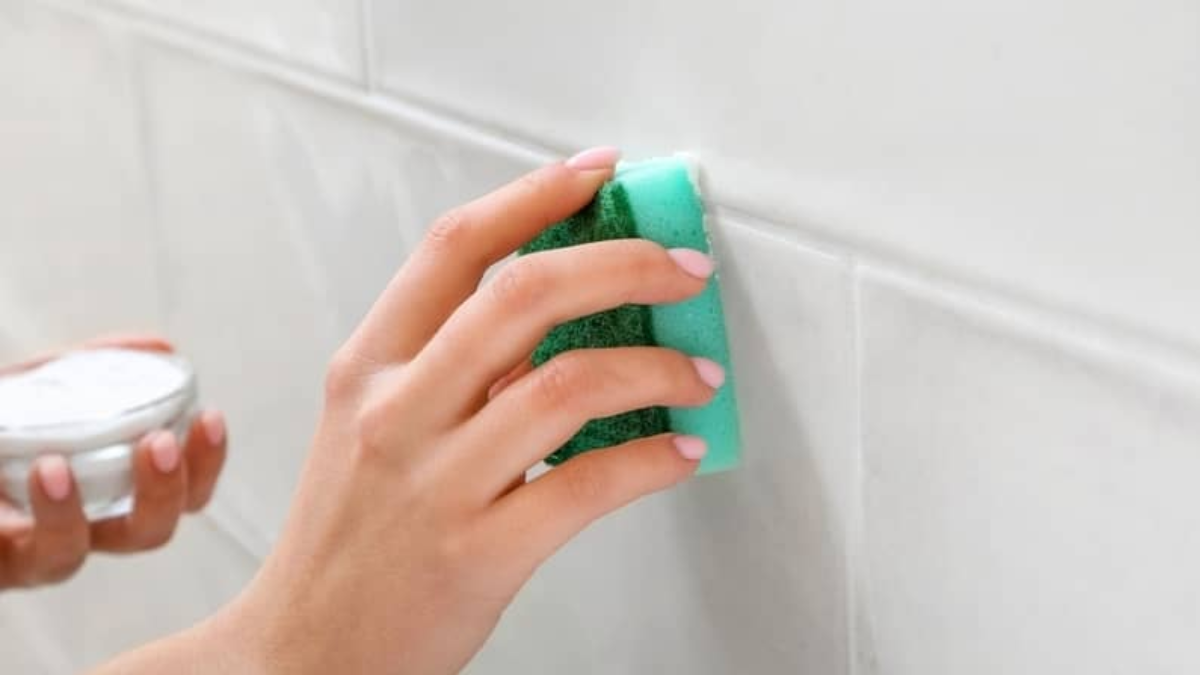 Eliminar el moho del baño con productos caseros