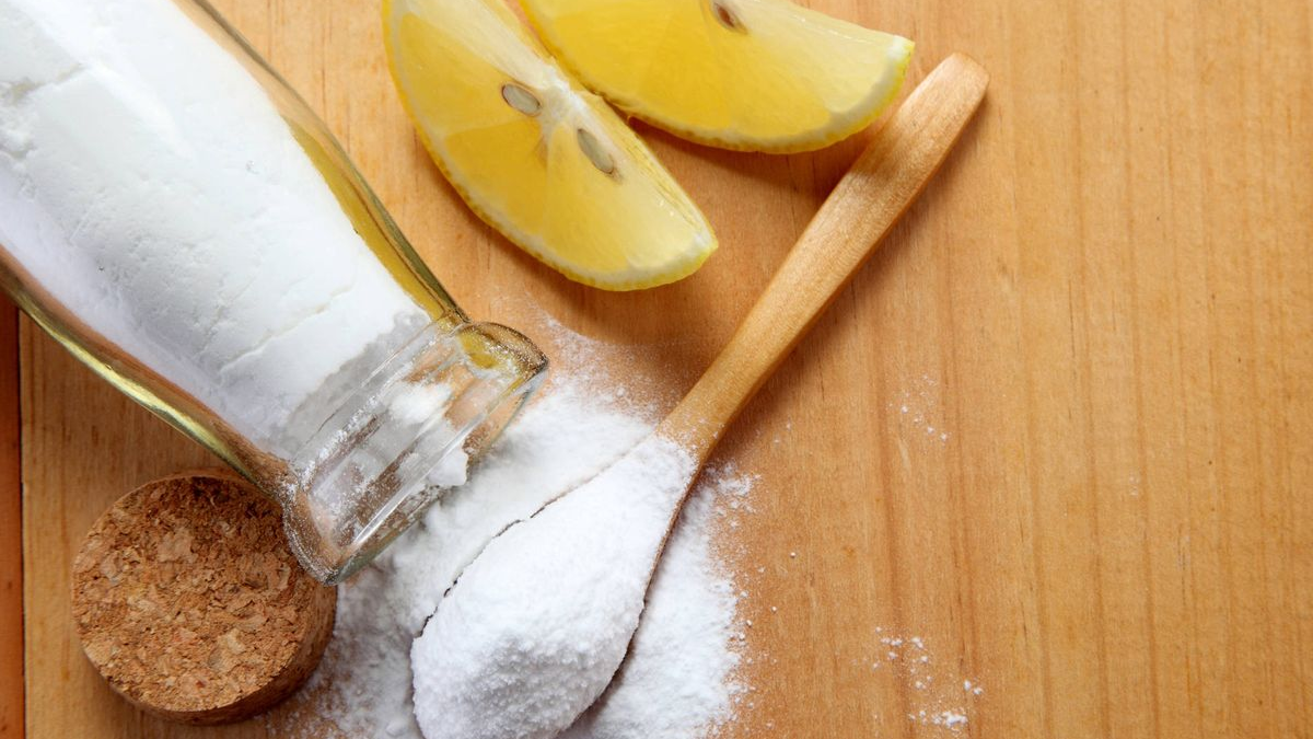 Limón para limpiar un plato de ducha de resina