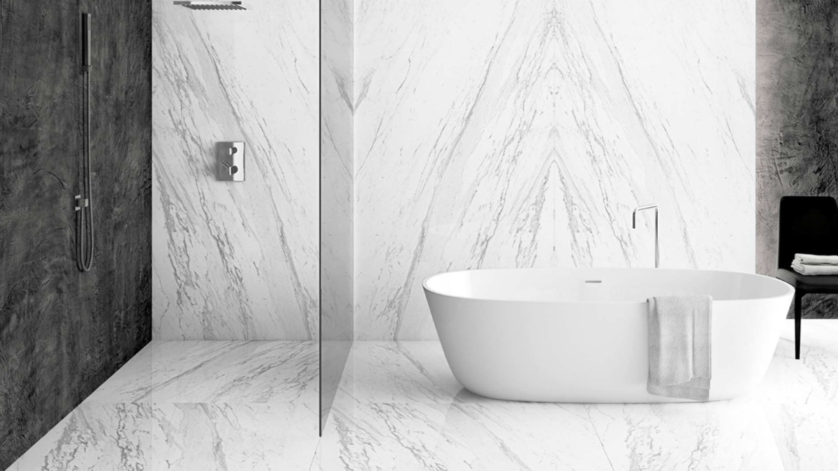 Mármol en el suelo del baño