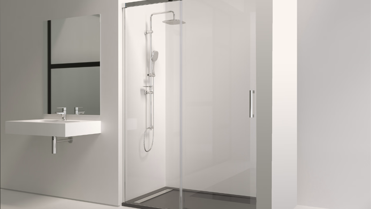 mampara transparente en baño pequeño