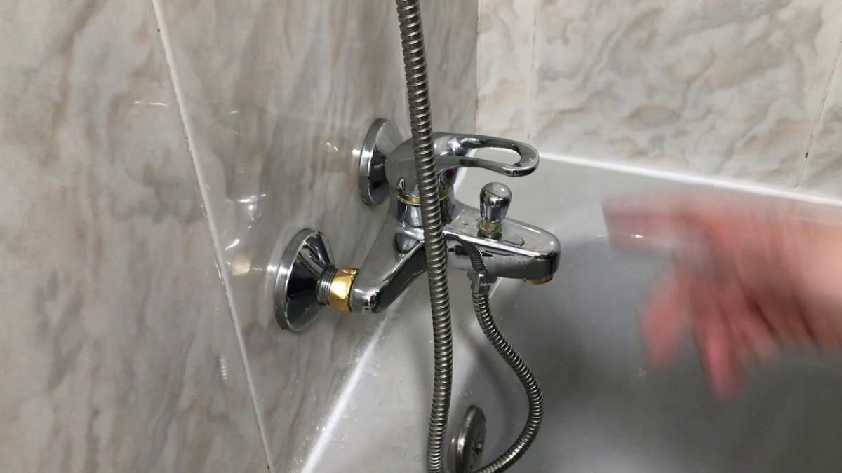 grifo de la ducha gotea