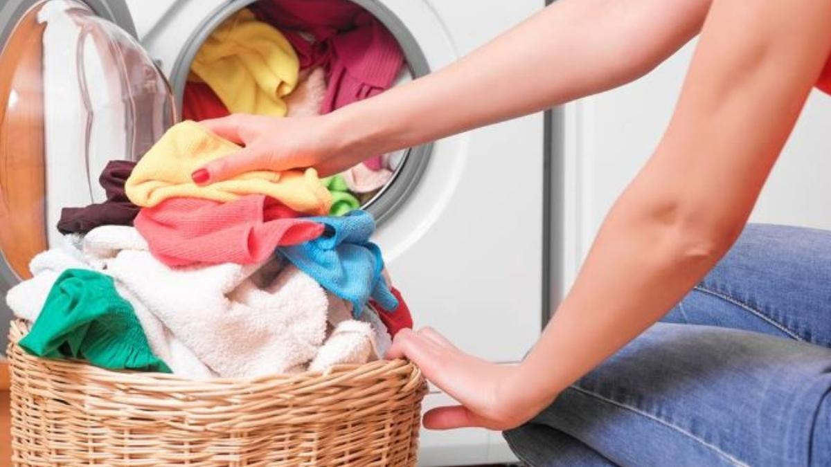 separar la ropa en la lavadora