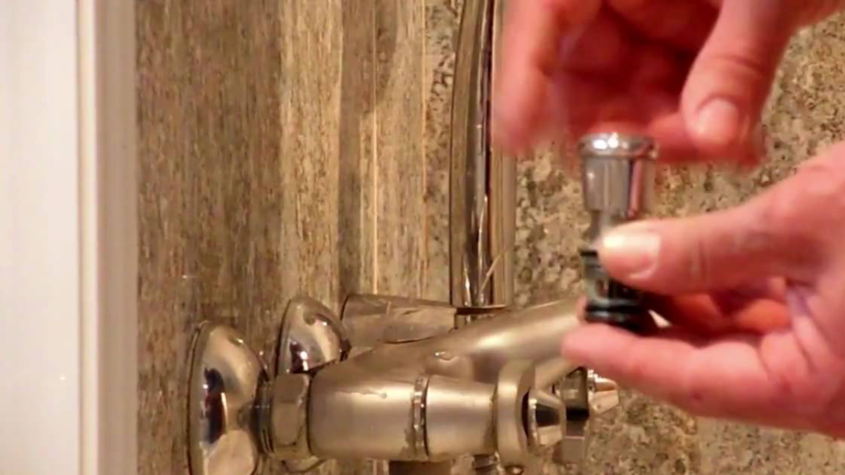 grifo de la ducha gotea